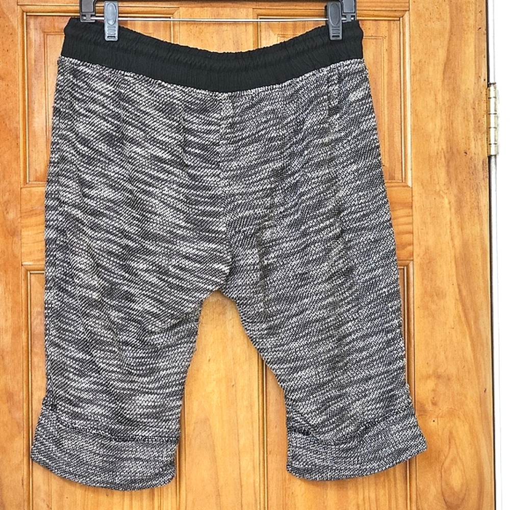 Blue Topic Women's Black and Gray Knit  Athletic Cropped Pants, Size M - Picture 6 of 10